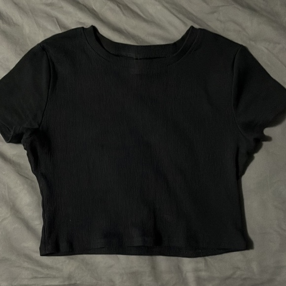 Cropped Ribbed Black Tee - Picture 2 of 4